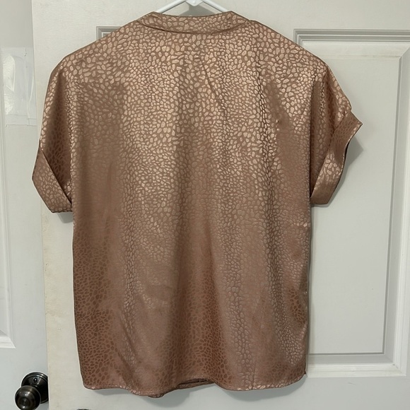 SHEIN tan v neck Print Silky Blouse size small NWOT top - Picture 4 of 5